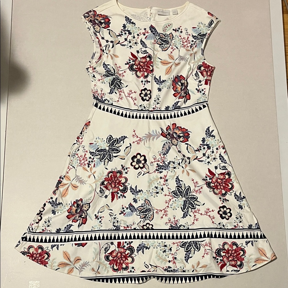 New York & Company Cream Floral Dress Size Small